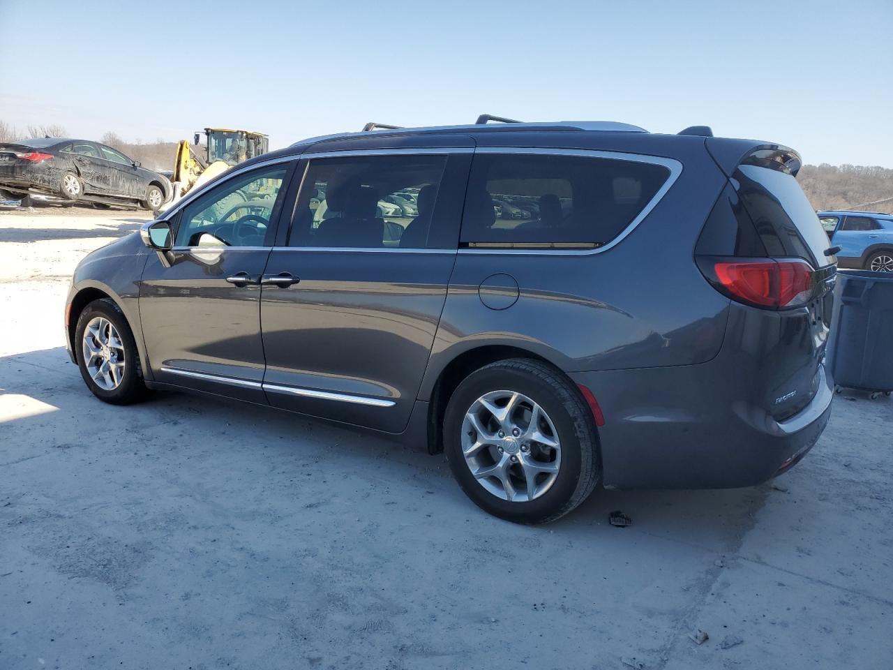 2017 CHRYSLER PACIFICA L - Image 2