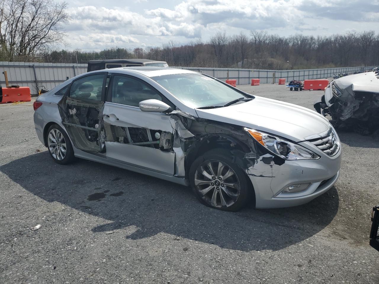 2011 HYUNDAI SONATA SE - Image 4