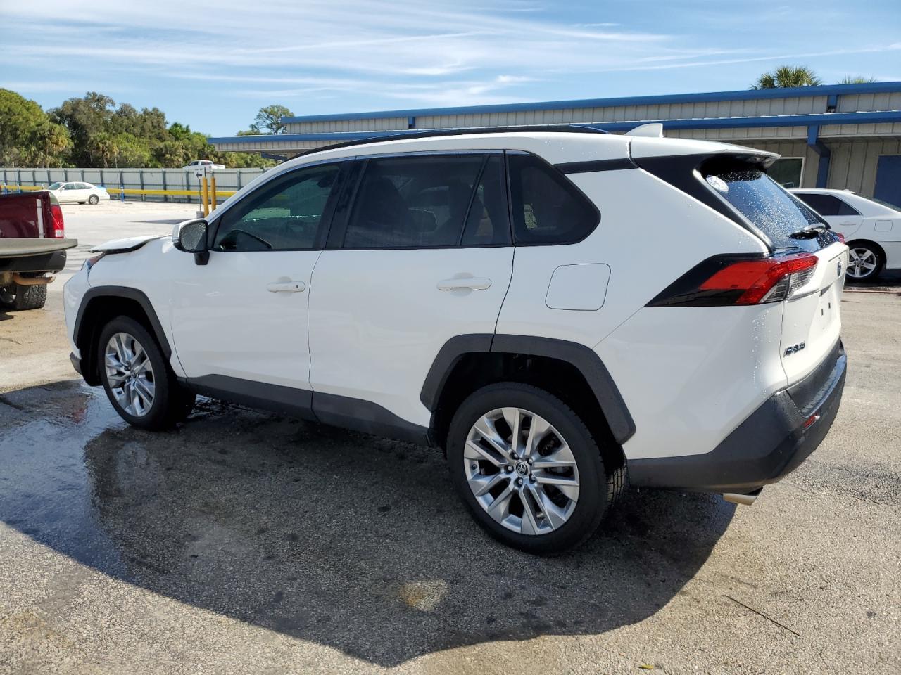 2019 TOYOTA RAV4 XLE P - Image 2