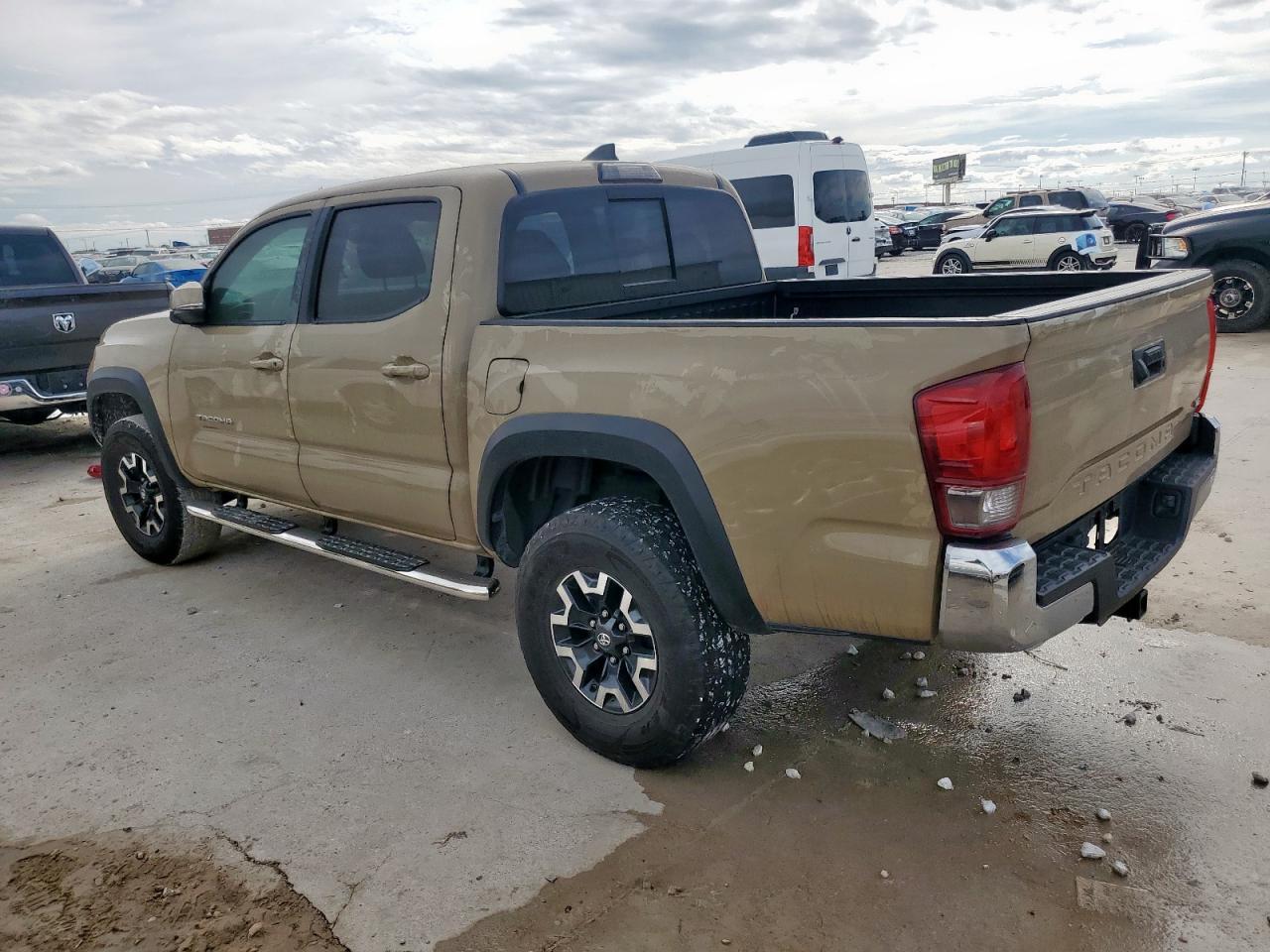 2017 TOYOTA TACOMA DOU - Фото 2