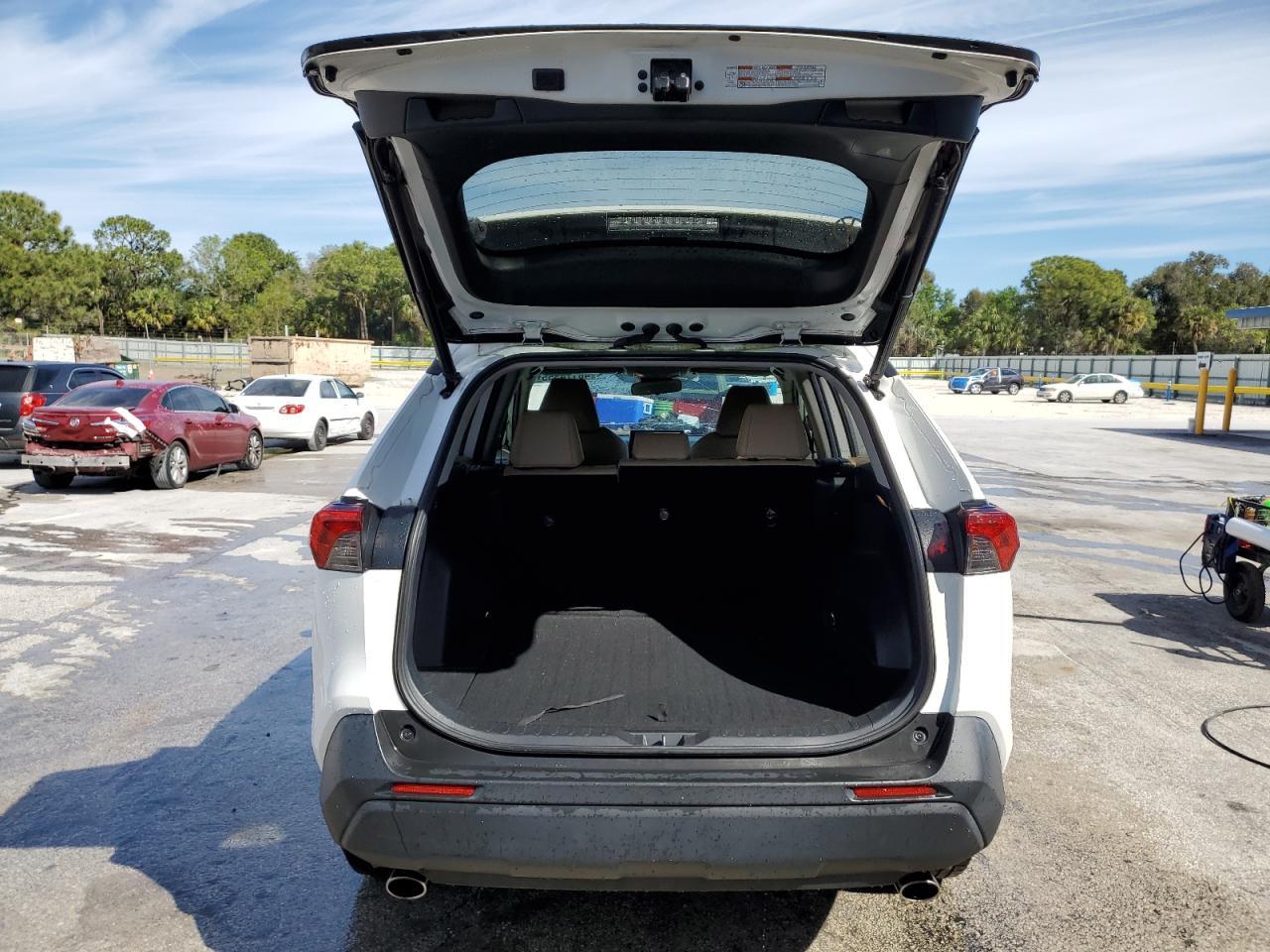 2019 TOYOTA RAV4 XLE P - Image 6