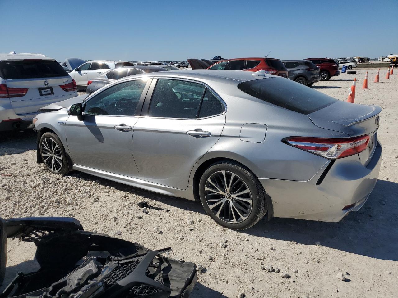 2020 TOYOTA CAMRY SE - Фото 2