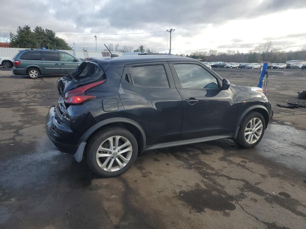 2011 NISSAN JUKE S - Фото 3
