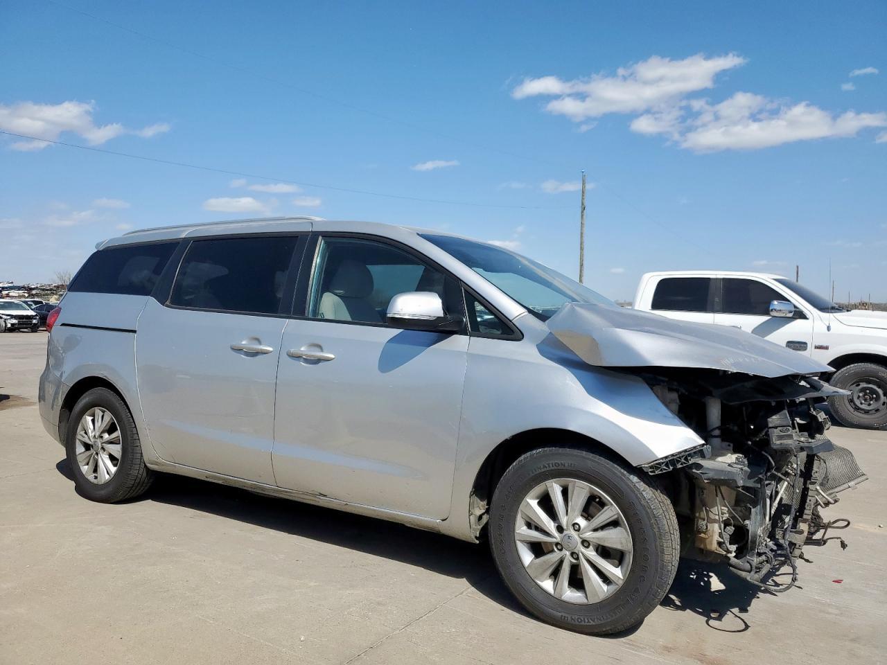 2016 KIA SEDONA LX - Image 4