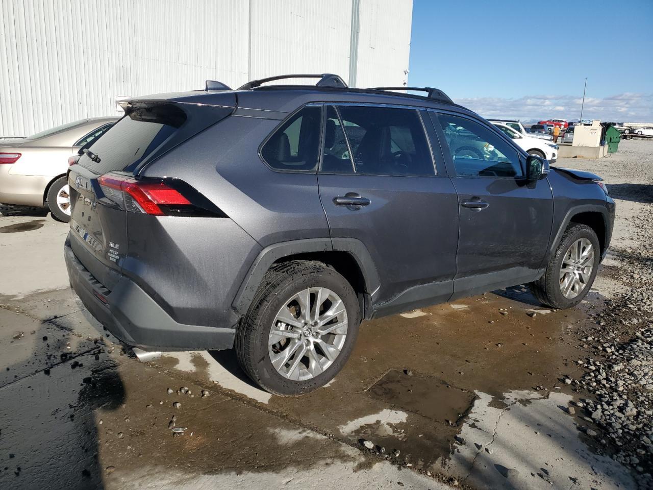 2024 TOYOTA RAV4 XLE P - Фото 3