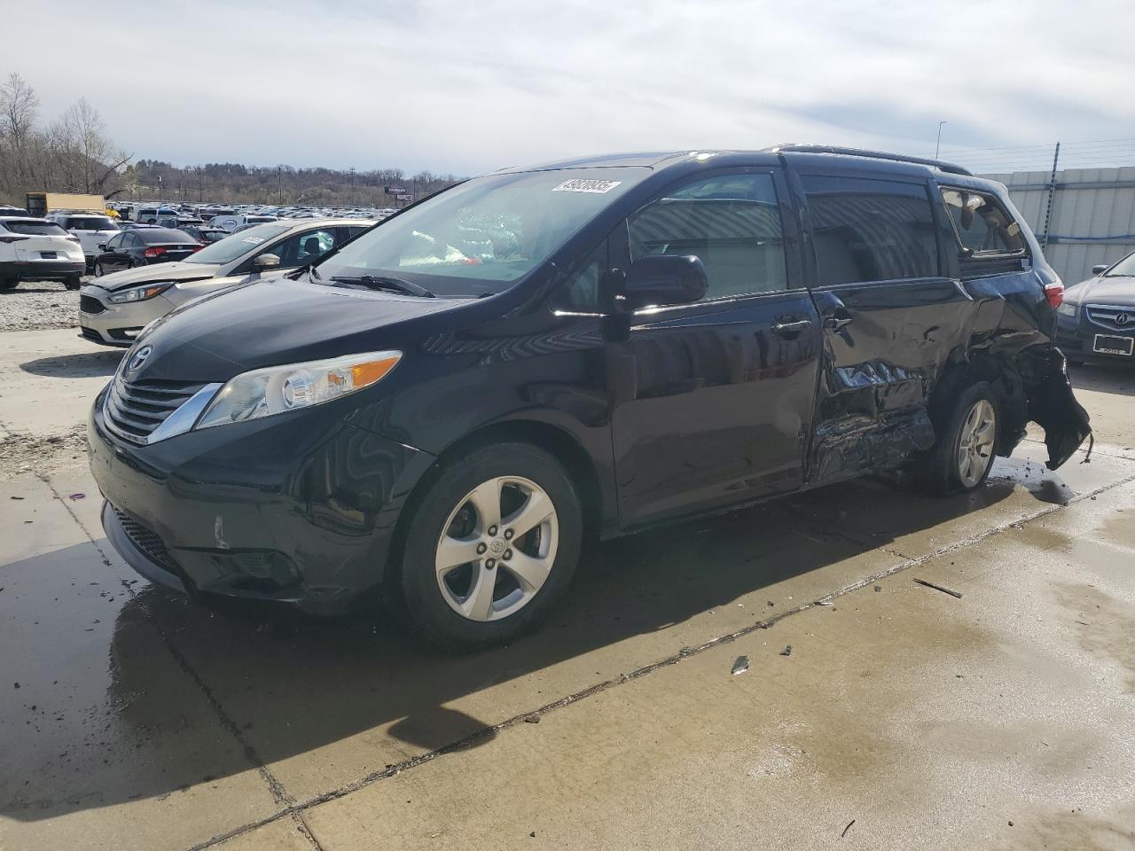 2015 TOYOTA SIENNA LE