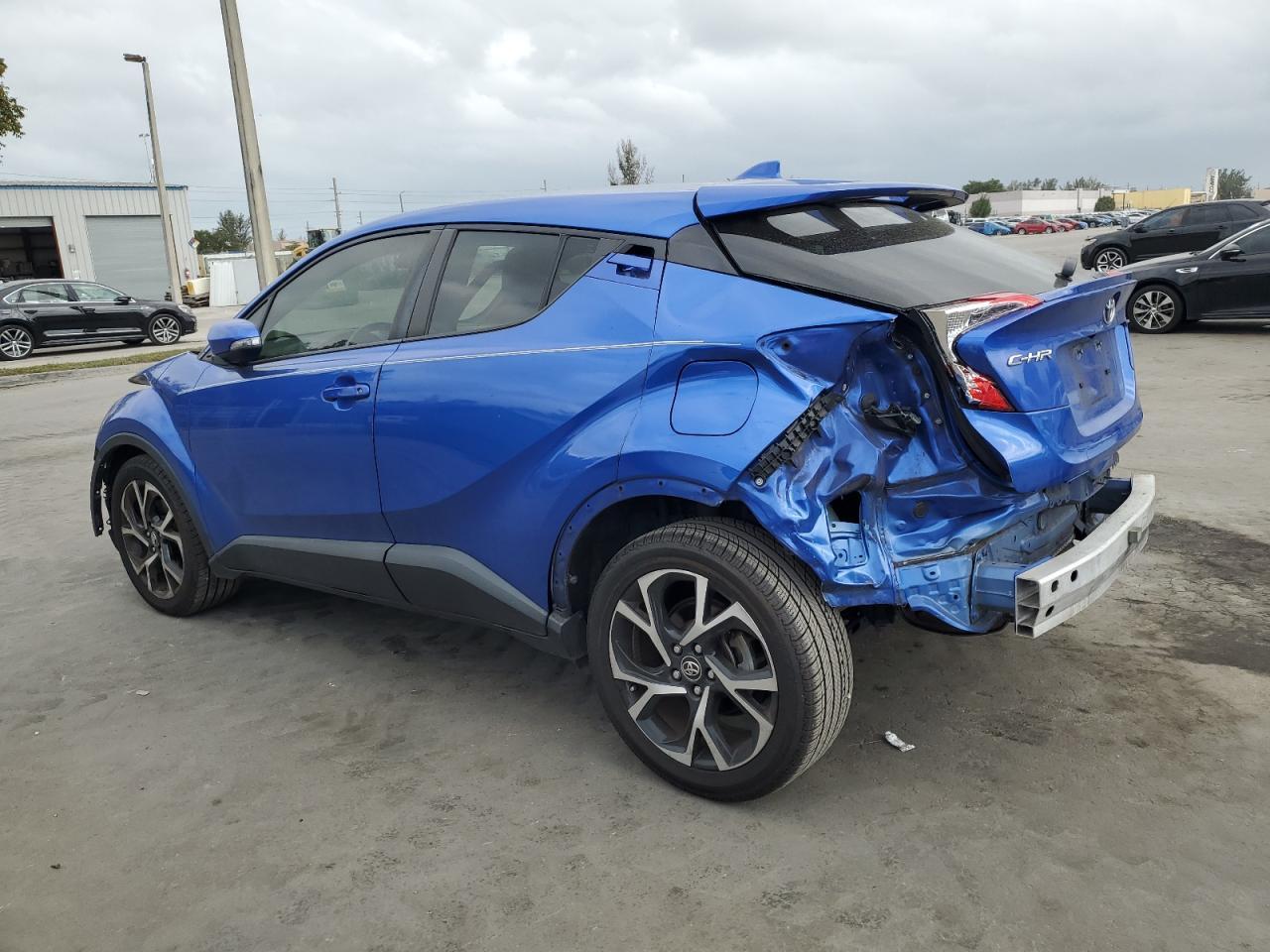2018 TOYOTA C-HR XLE - Фото 2