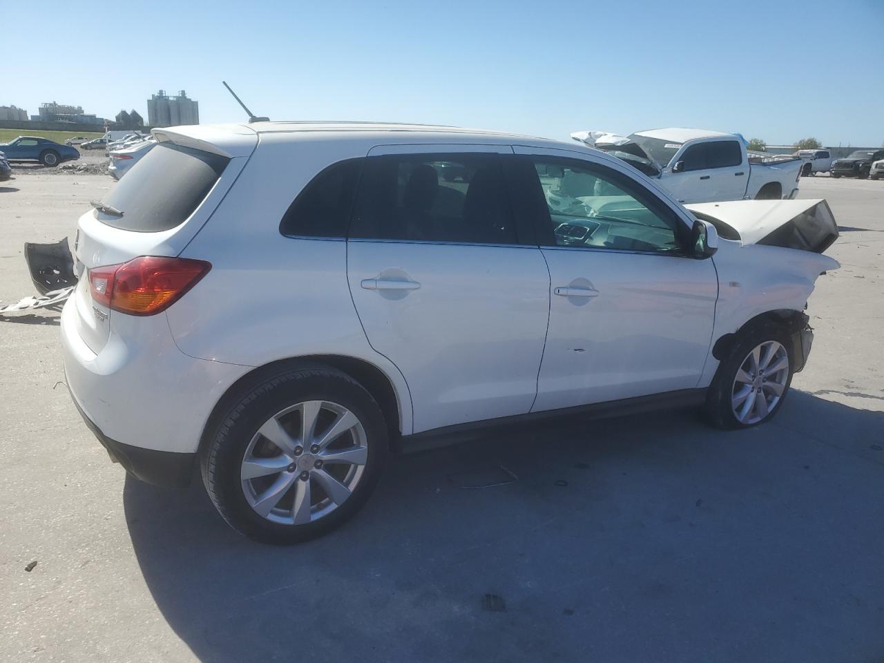 2015 MITSUBISHI OUTLANDER - Фото 3
