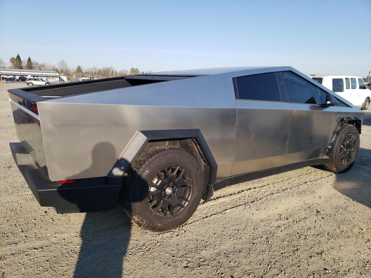 2024 TESLA CYBERTRUCK - Image 3