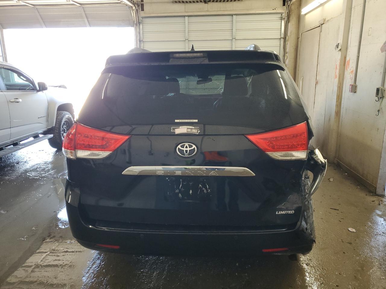 2013 TOYOTA SIENNA XLE - Фото 6