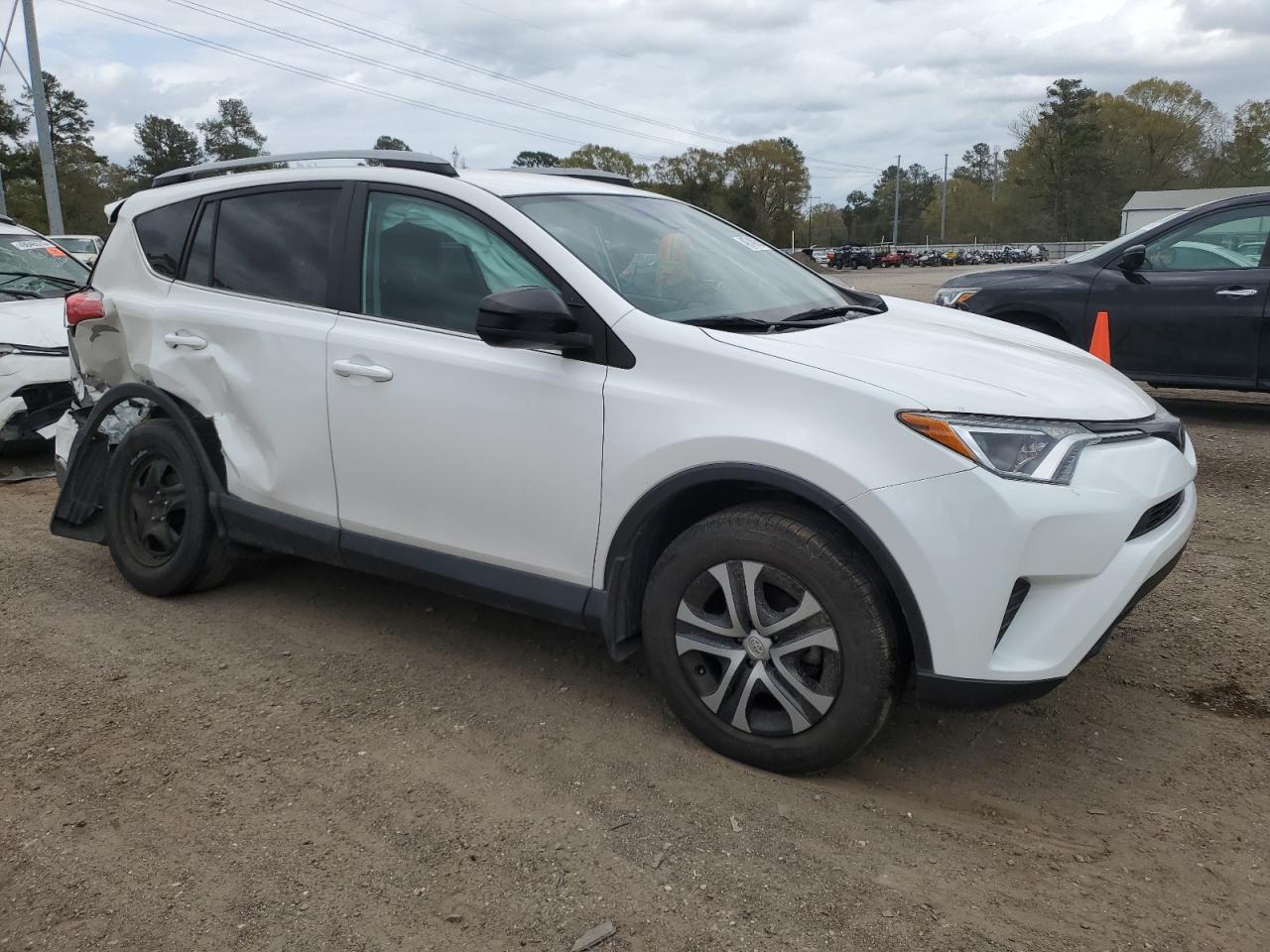 2018 TOYOTA RAV4 LE - Image 4