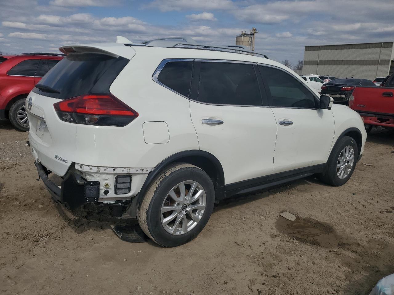 2017 NISSAN ROGUE SV - Image 3
