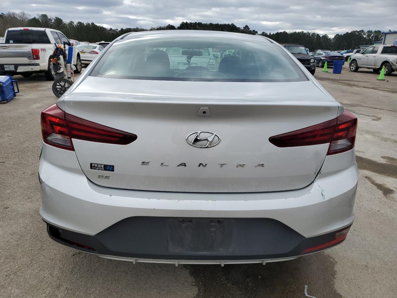 2019 HYUNDAI ELANTRA SE - Image 6