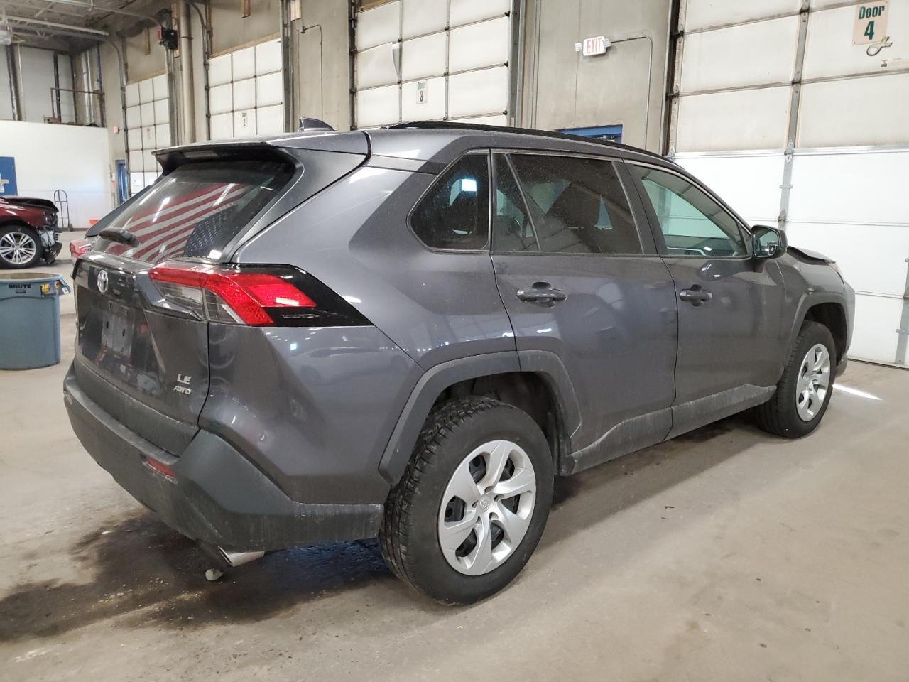 2021 TOYOTA RAV4 LE - Фото 3