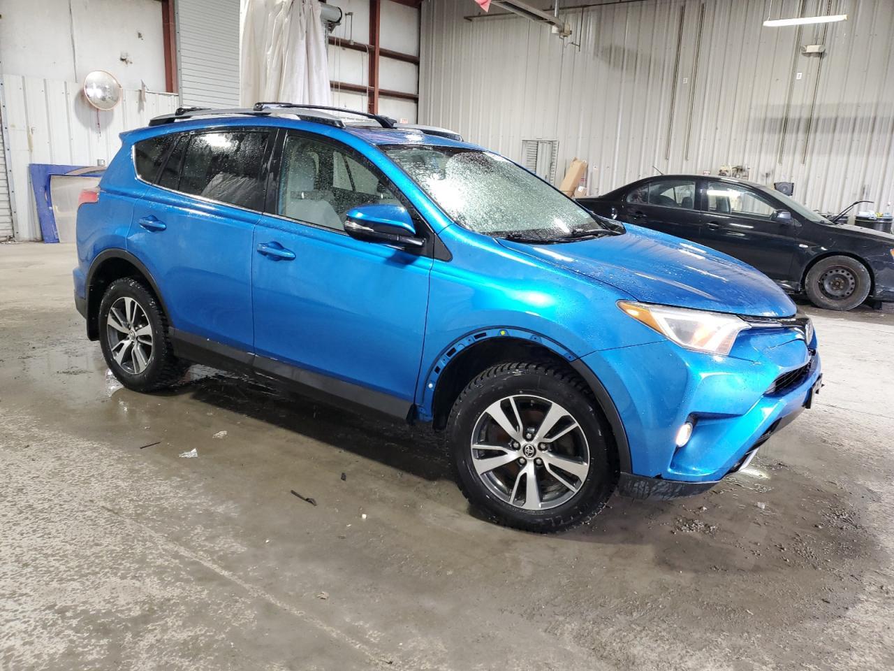 2017 TOYOTA RAV4 XLE - Image 4