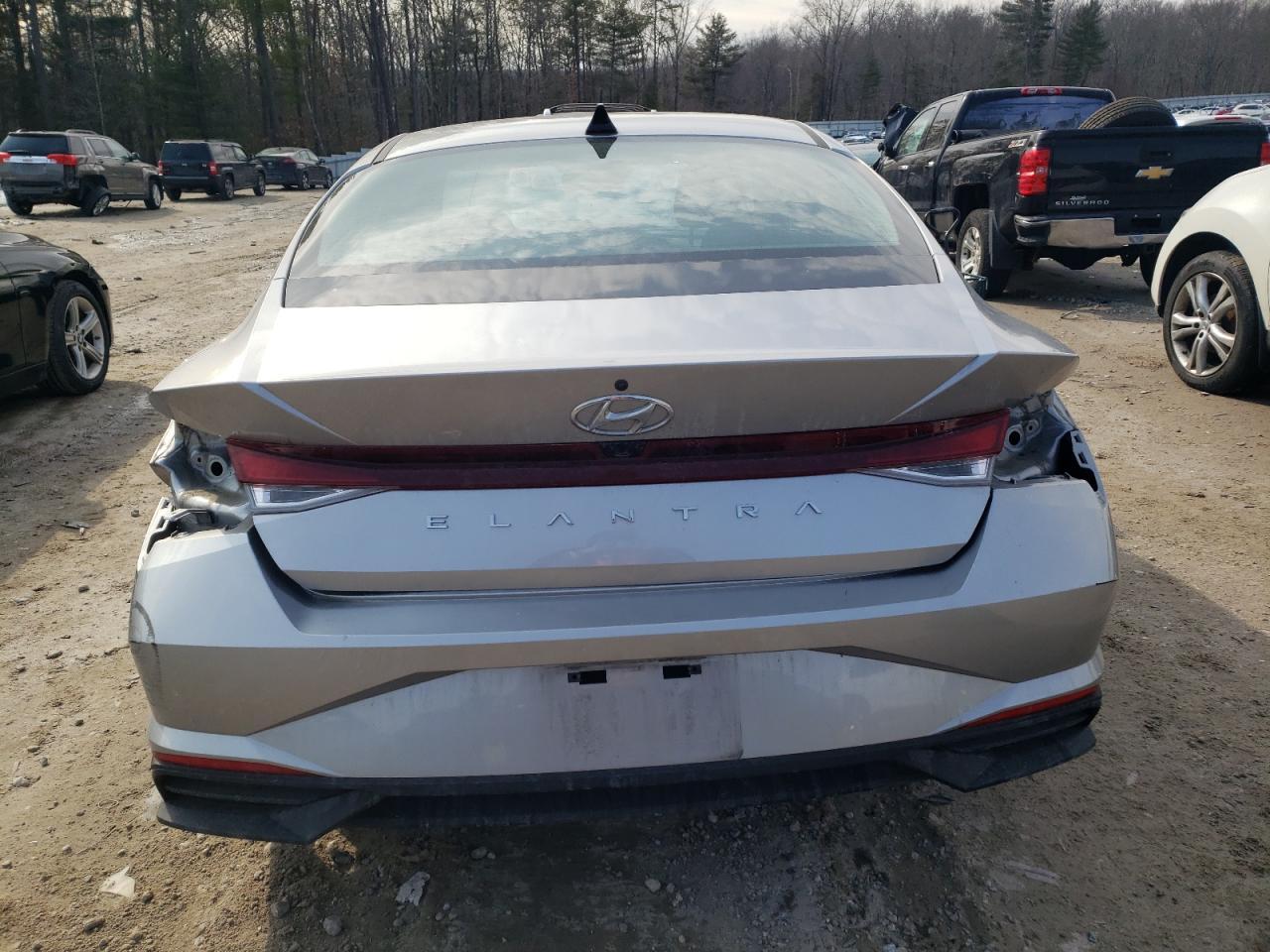 2022 HYUNDAI ELANTRA SE - Image 6