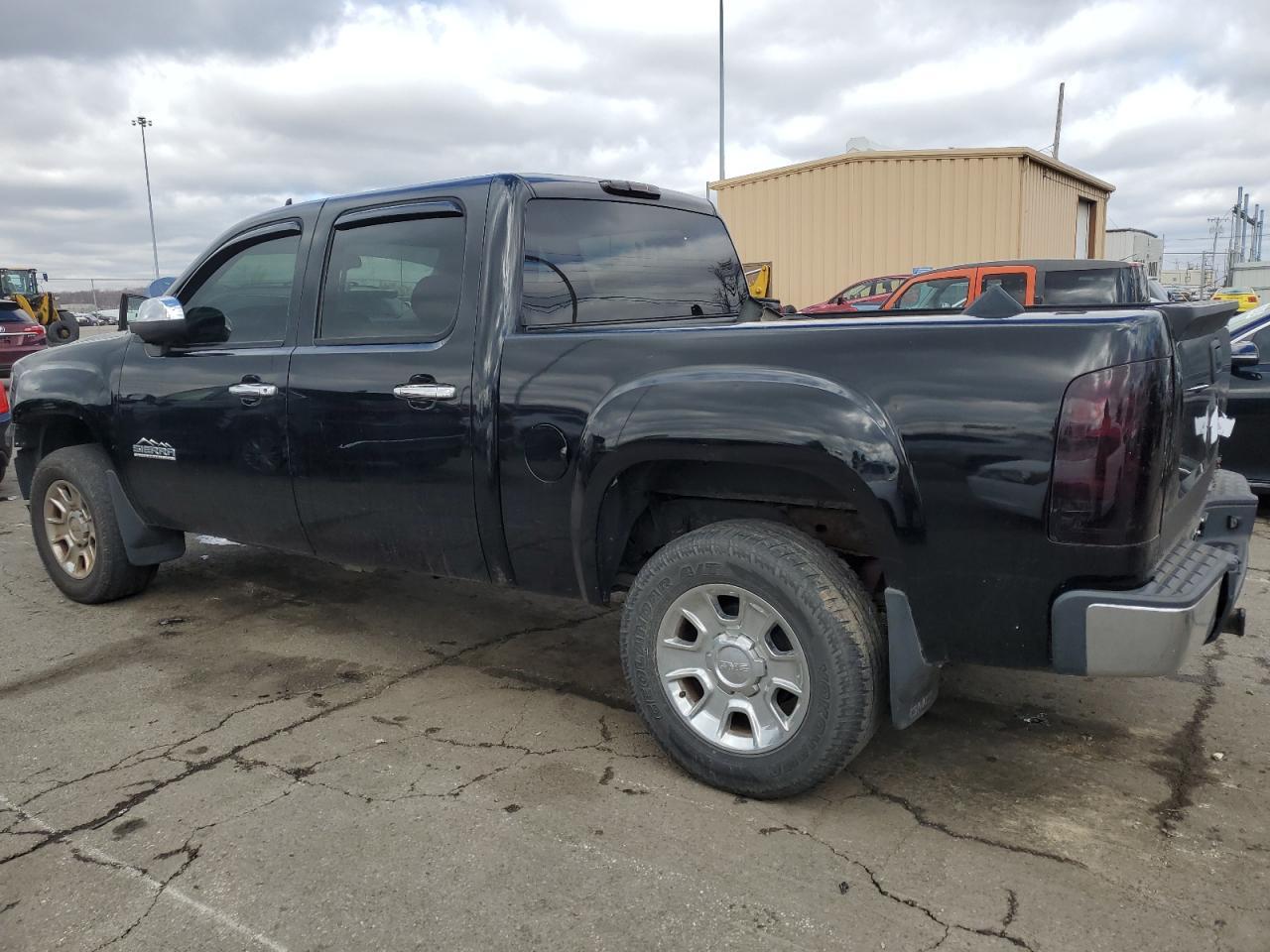 2011 GMC SIERRA K15 - Фото 2