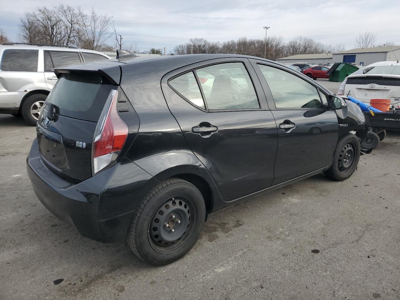 2016 TOYOTA PRIUS C - Фото 3