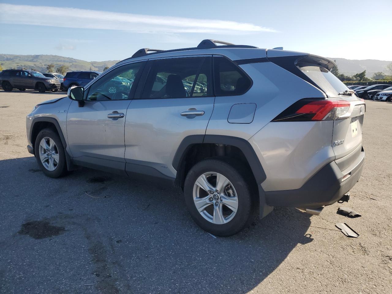 2020 TOYOTA RAV4 XLE - Image 2
