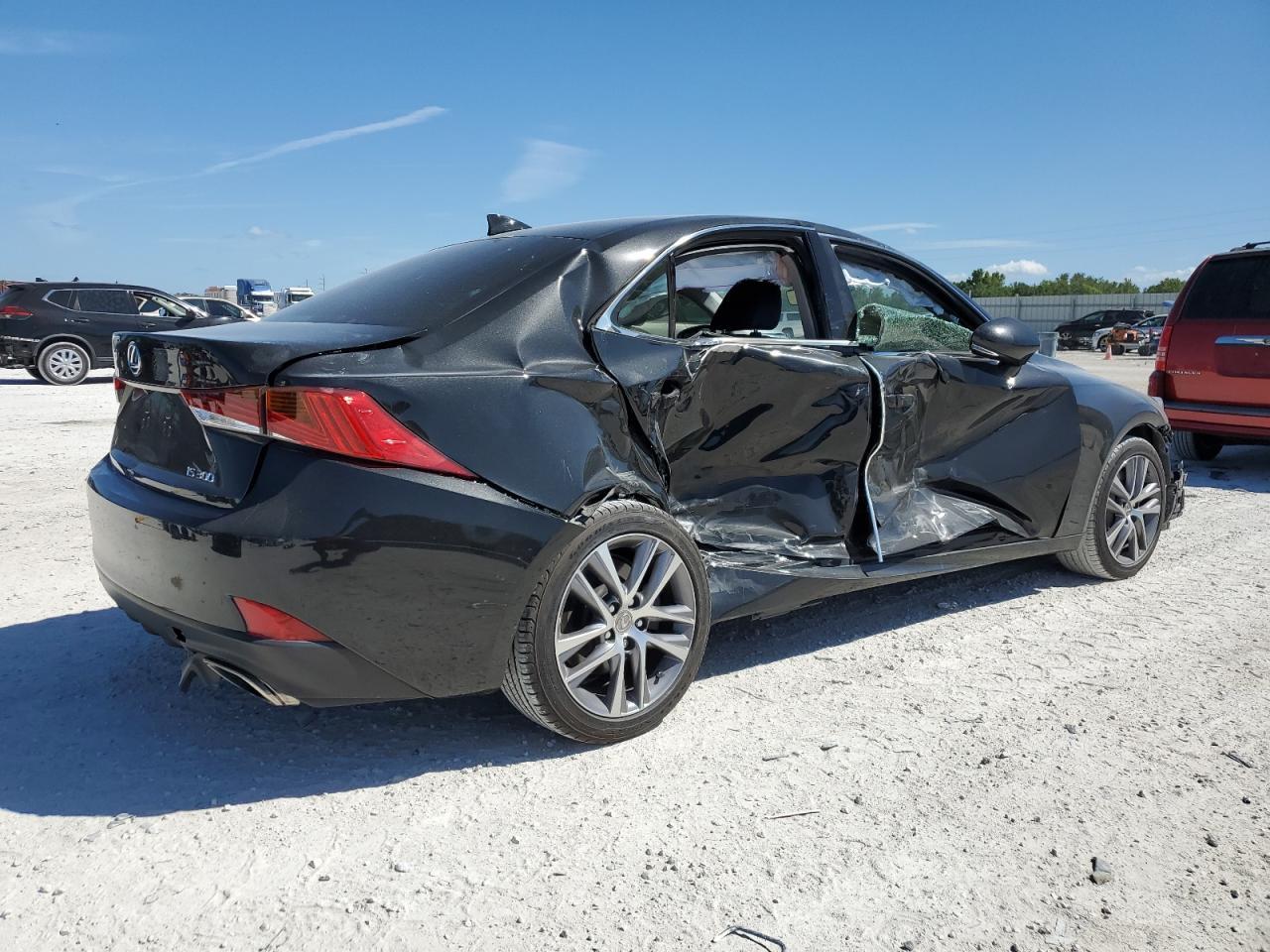 2018 LEXUS IS 300 - Фото 3