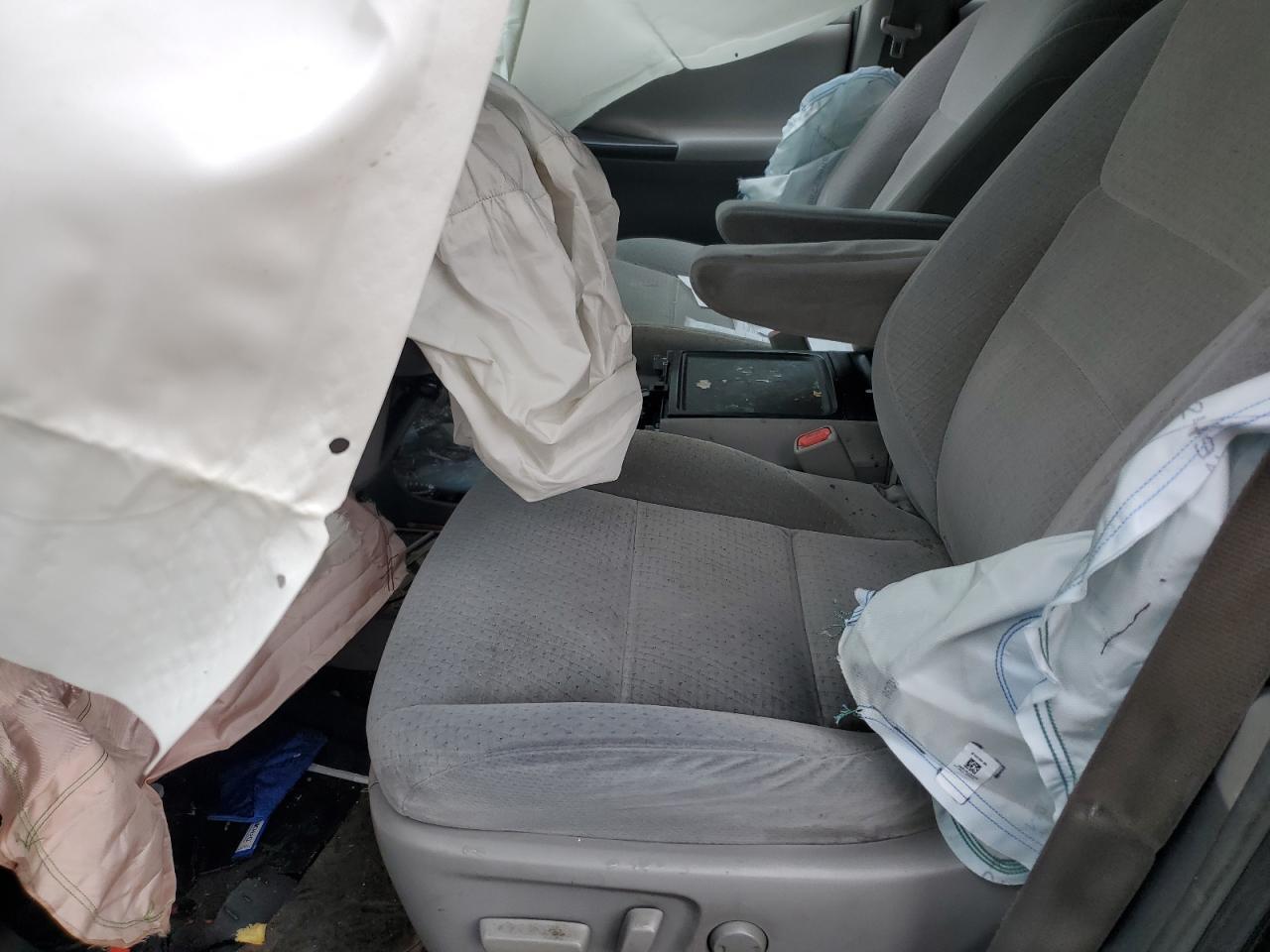 2015 TOYOTA SIENNA LE - Image 7