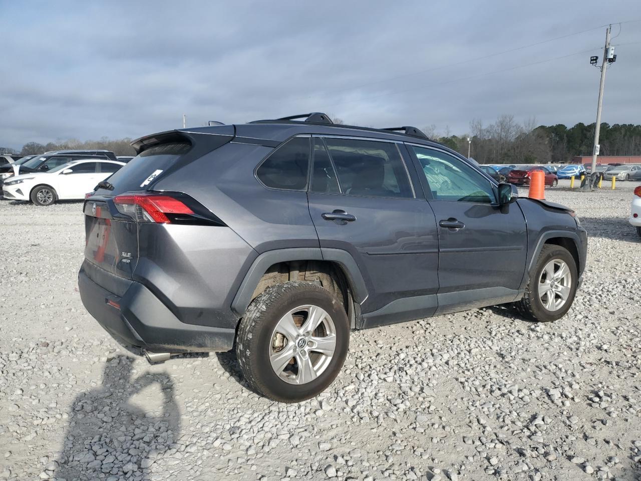 2020 TOYOTA RAV4 XLE - Image 3