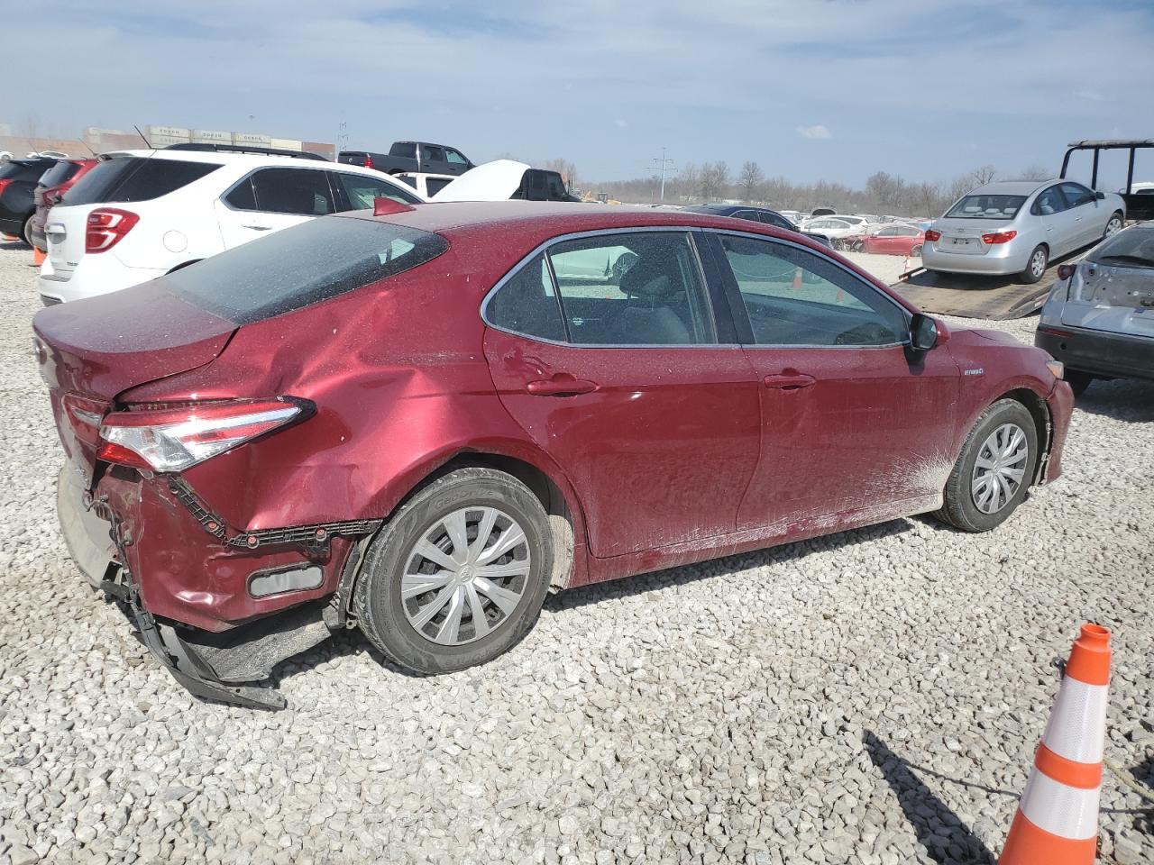 2020 TOYOTA CAMRY LE - Фото 3