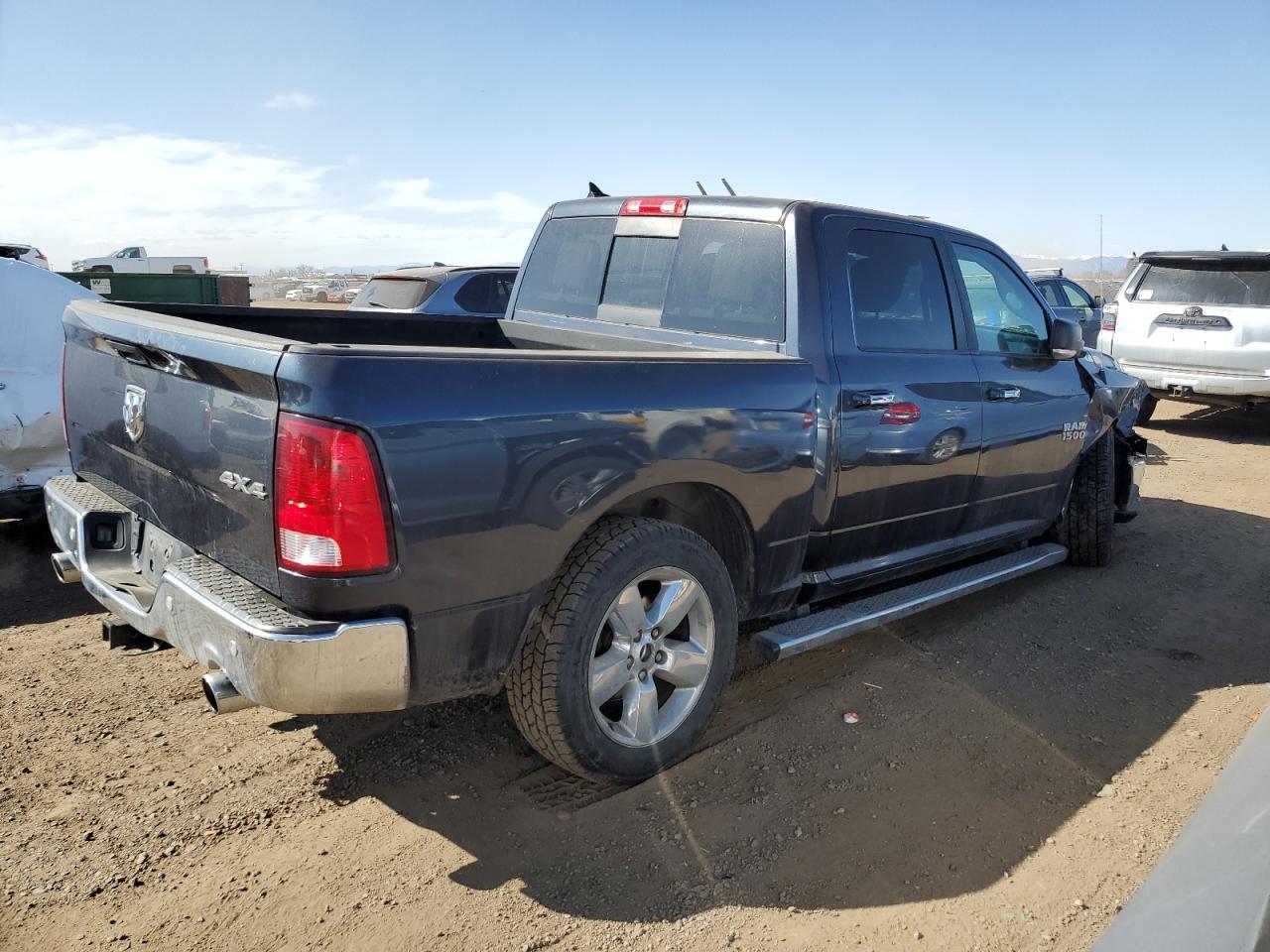 2015 RAM 1500 SLT - Фото 3