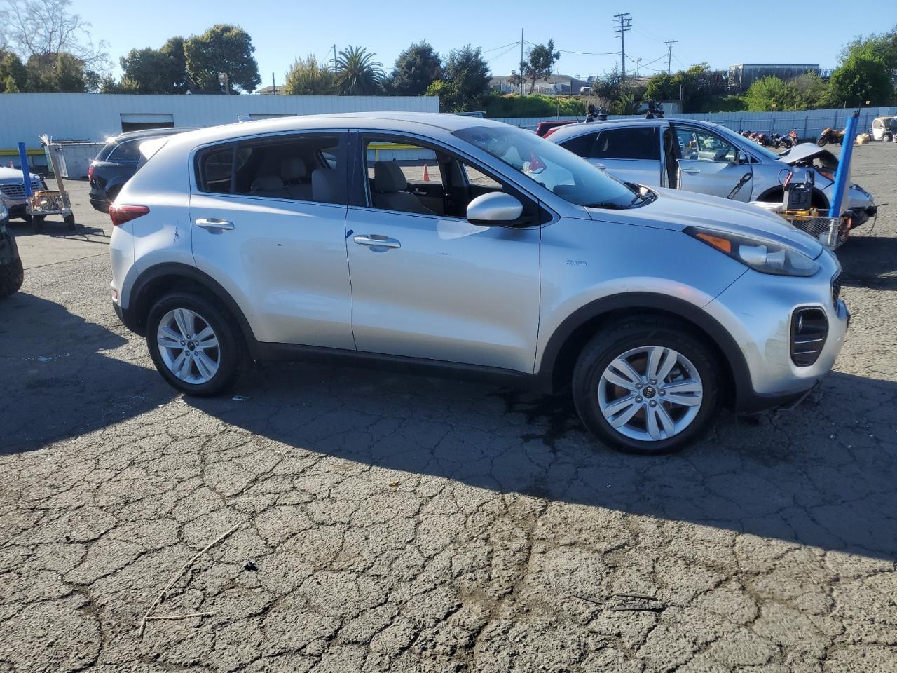 2017 KIA SPORTAGE L - Image 4