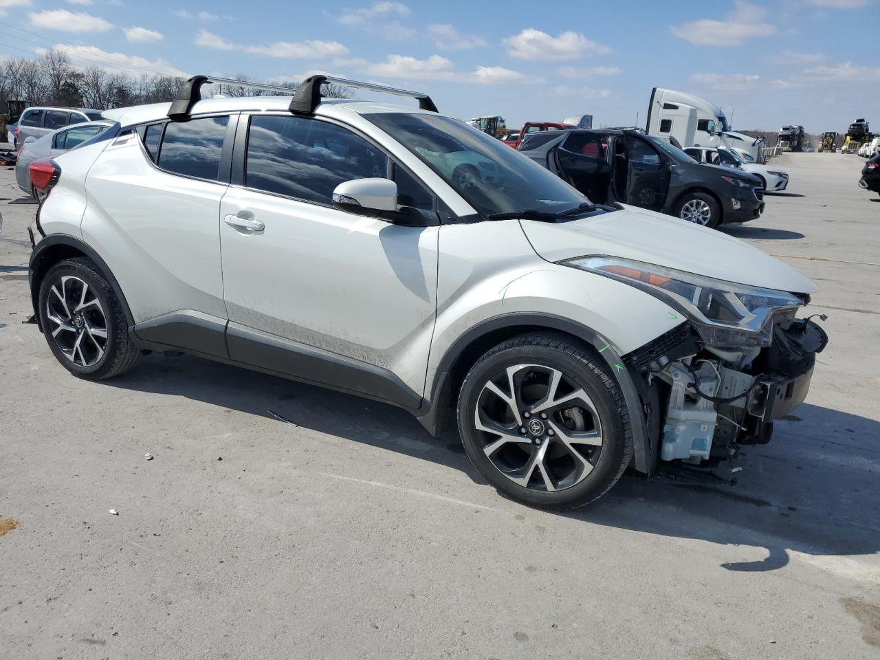 2018 TOYOTA C-HR XLE - Фото 4