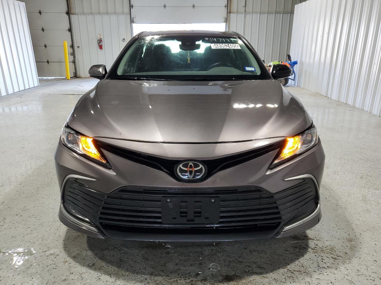 2023 TOYOTA CAMRY LE - Фото 5