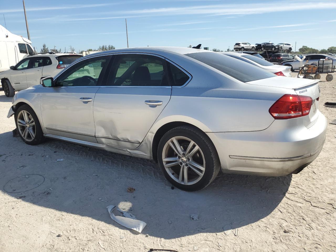 2014 VOLKSWAGEN PASSAT SEL - Фото 2