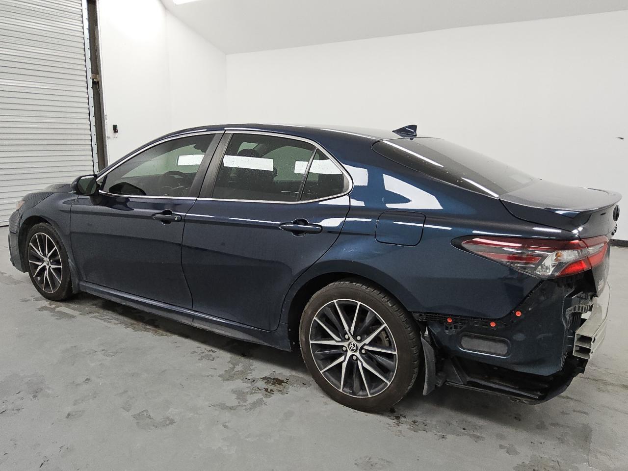 2021 TOYOTA CAMRY SE - Фото 2