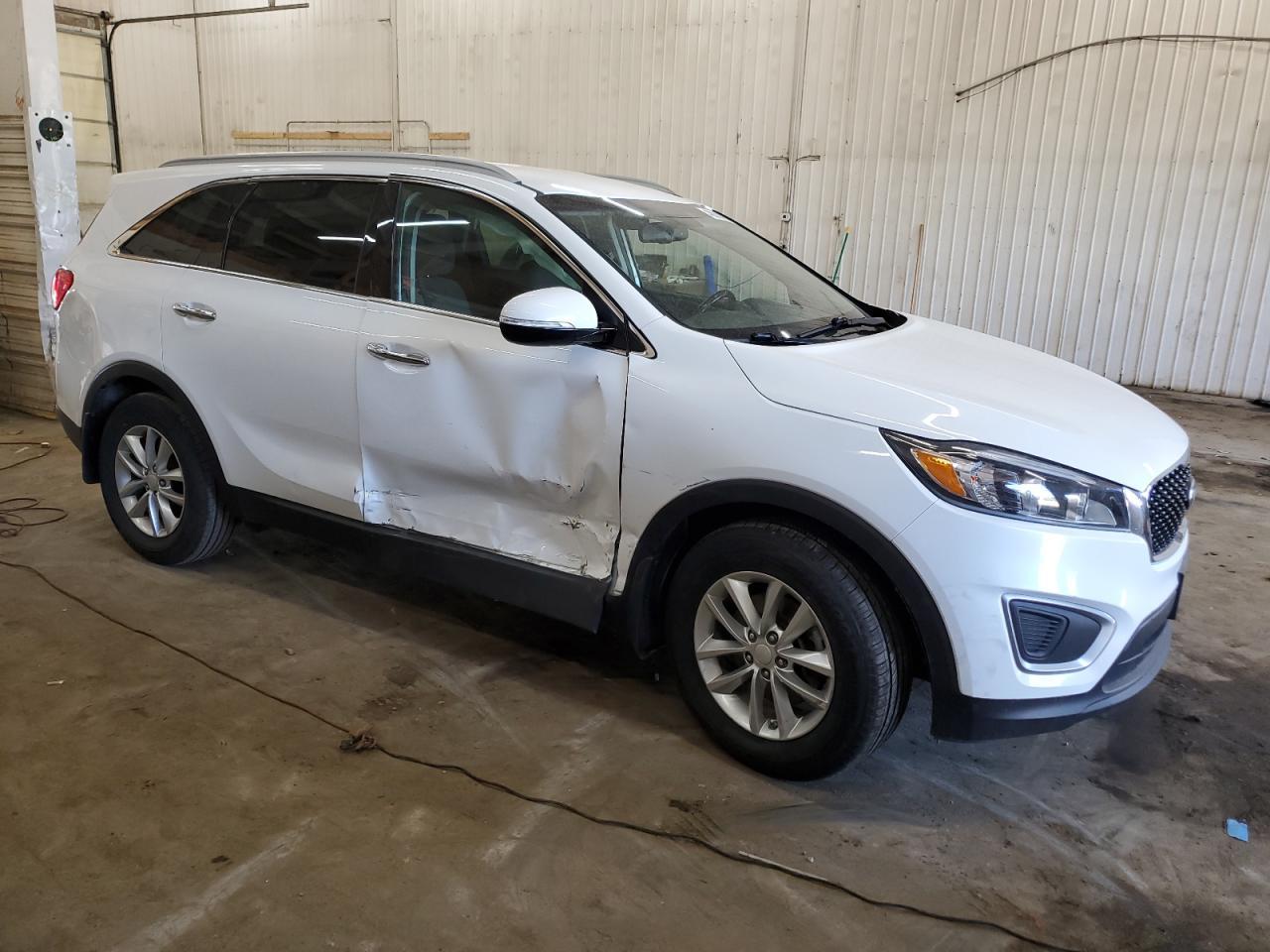 2016 KIA SORENTO LX - Image 4