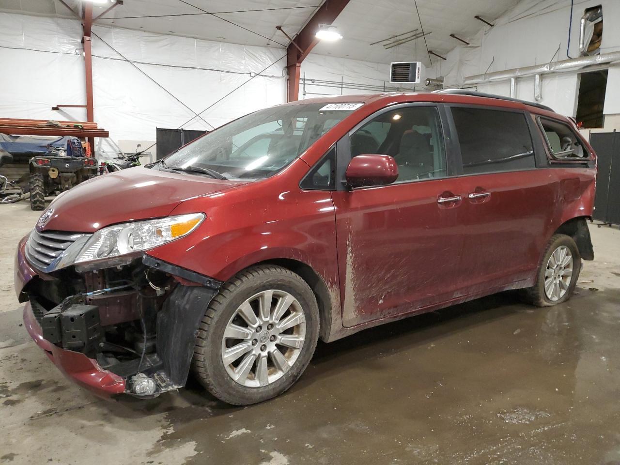 2015 TOYOTA SIENNA XLE