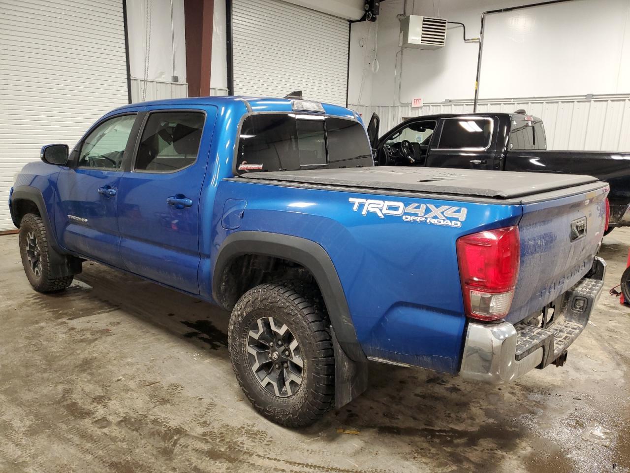 2017 TOYOTA TACOMA DOU - Фото 2