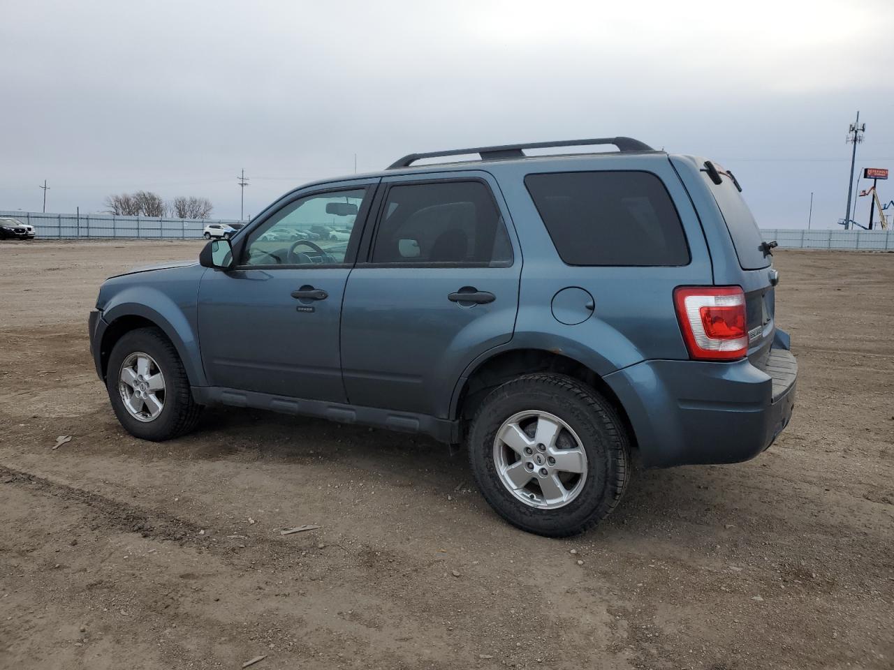 2010 FORD ESCAPE XLT - Image 2