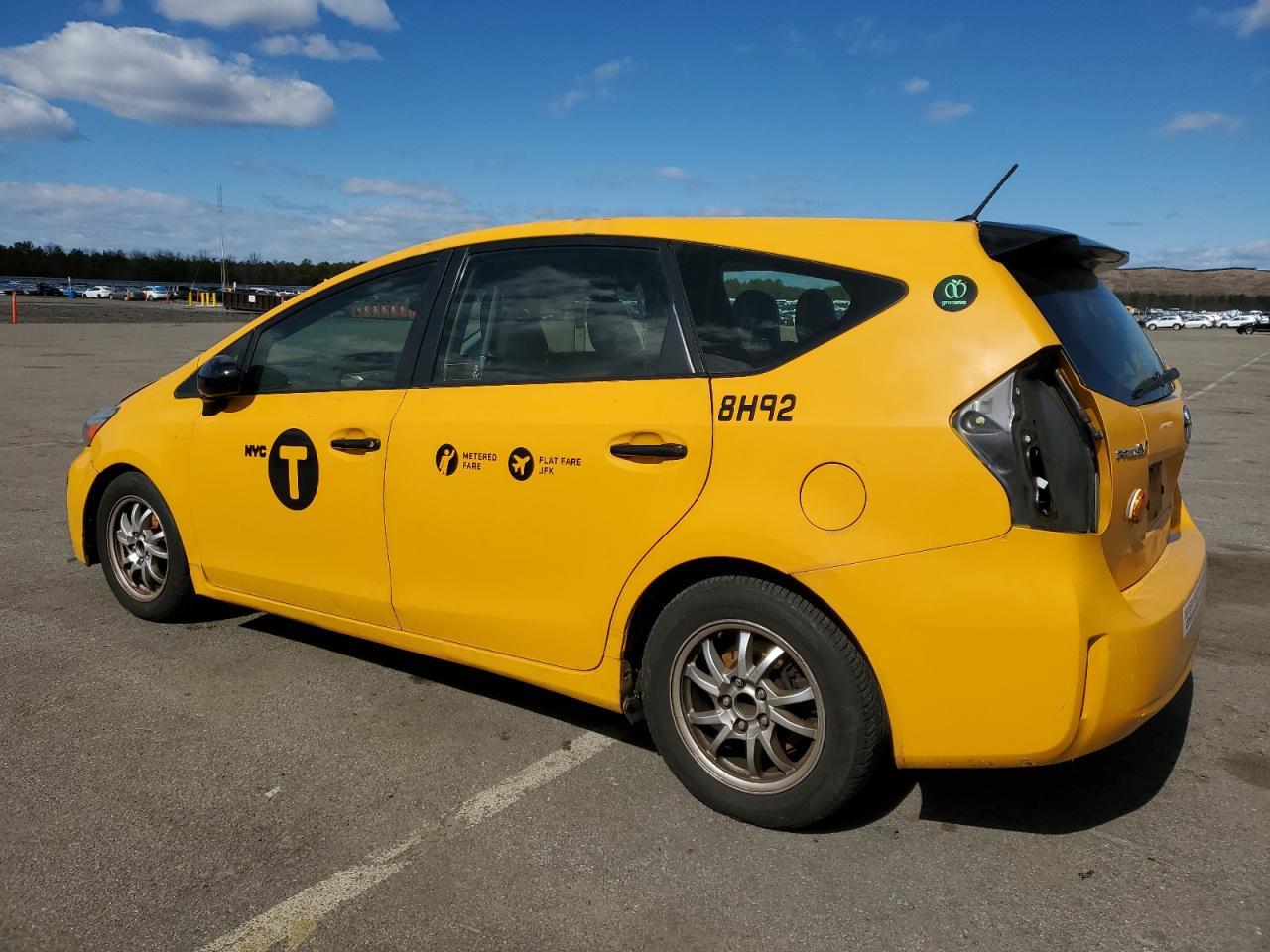 2016 TOYOTA PRIUS V - Фото 2