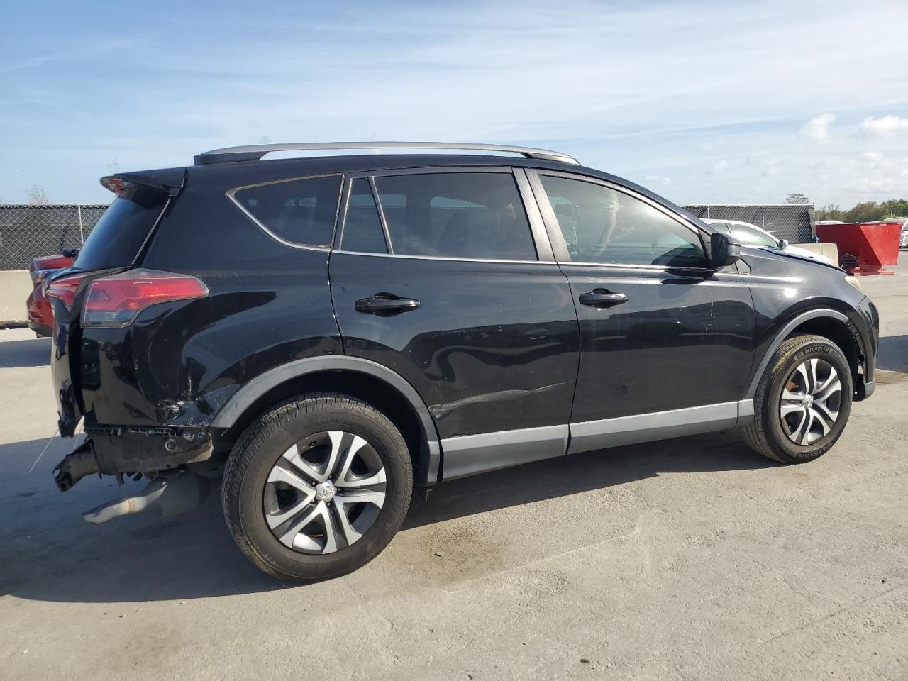 2017 TOYOTA RAV4 LE - Image 3