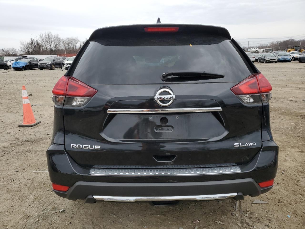 2017 NISSAN ROGUE SV - Фото 6