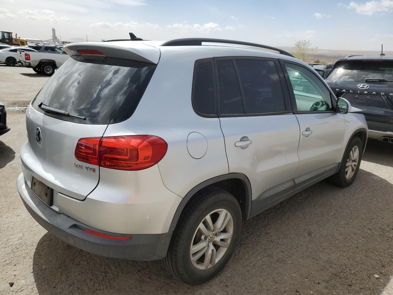 2015 VOLKSWAGEN TIGUAN S - Фото 3