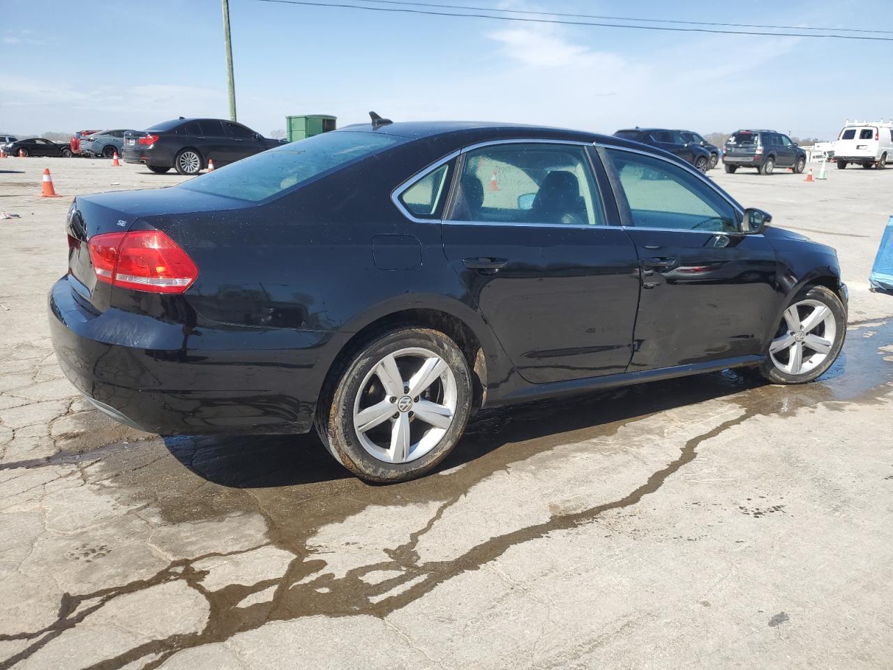 2013 VOLKSWAGEN PASSAT SE - Image 3