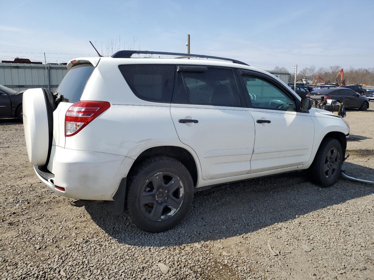 2011 TOYOTA RAV4 - Фото 3