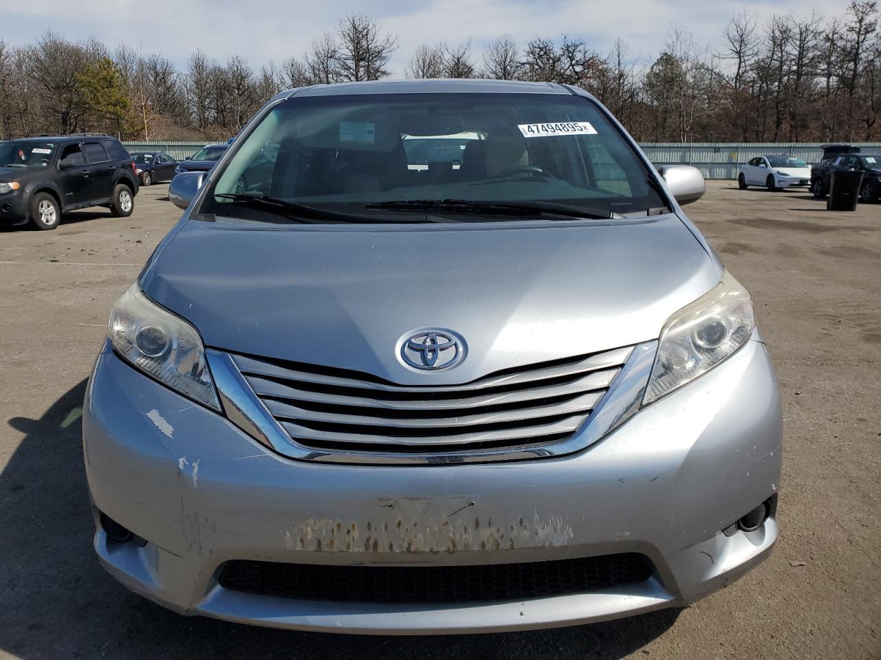2015 TOYOTA SIENNA LE - Фото 5