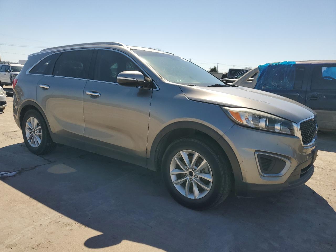 2016 KIA SORENTO LX - Image 4