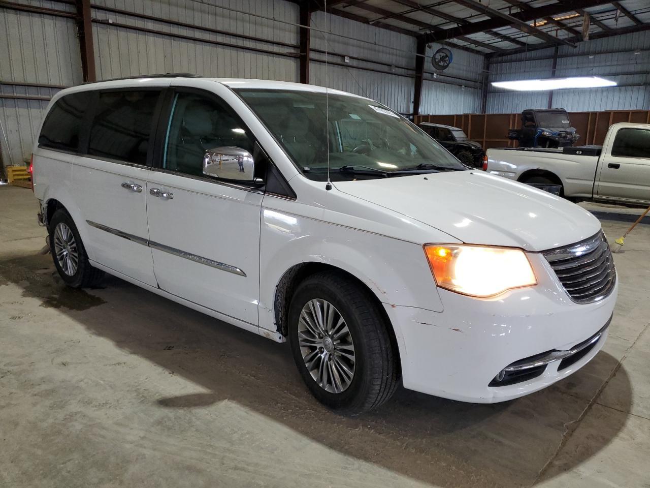 2014 CHRYSLER TOWN & COU - Image 4