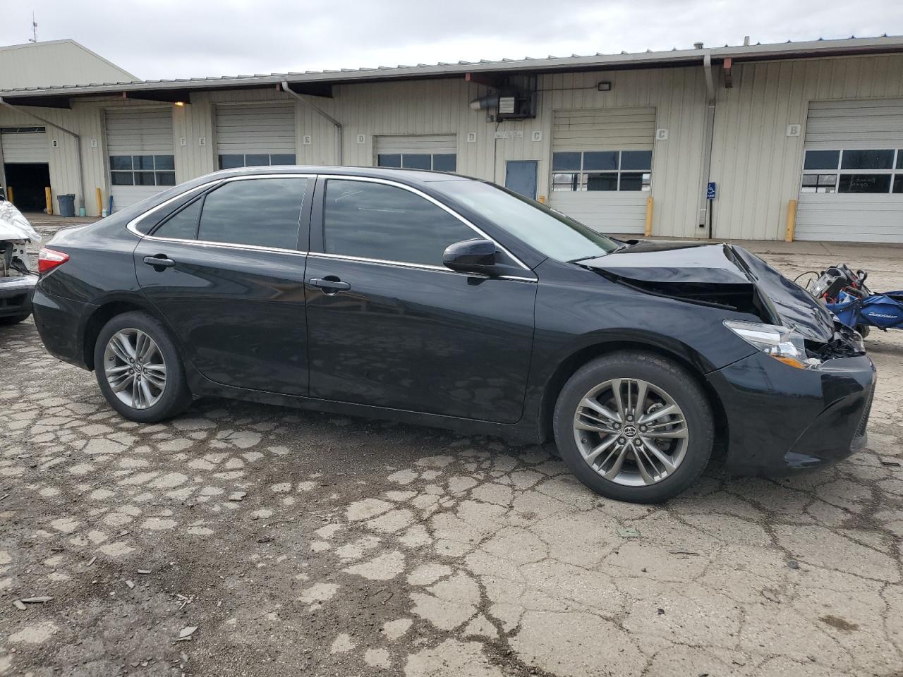 2015 TOYOTA CAMRY LE - Фото 4