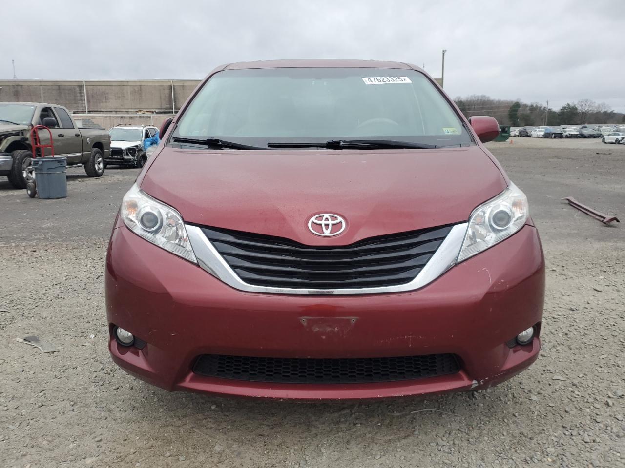 2011 TOYOTA SIENNA XLE - Фото 5