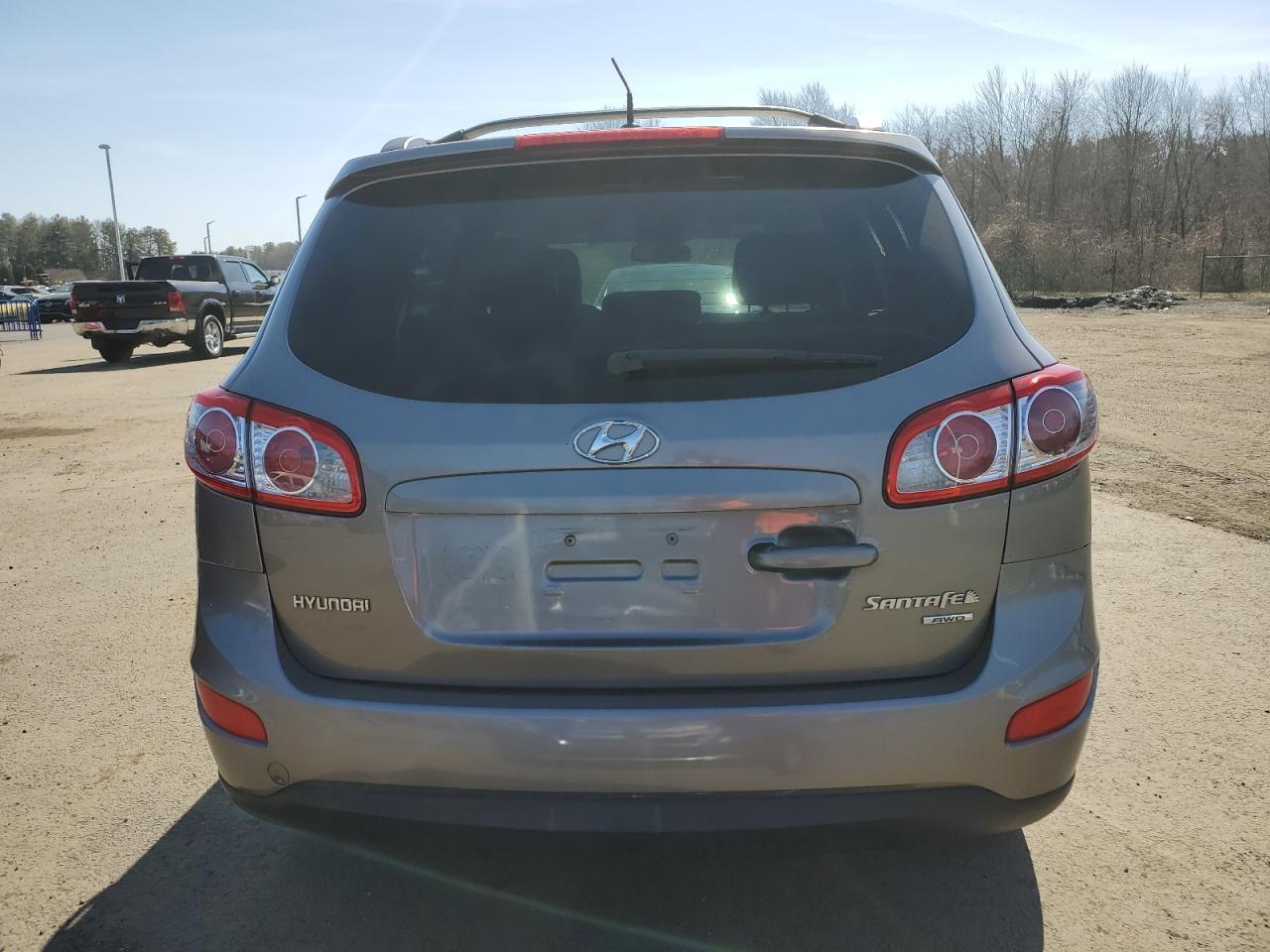 2011 HYUNDAI SANTA FE S - Image 6