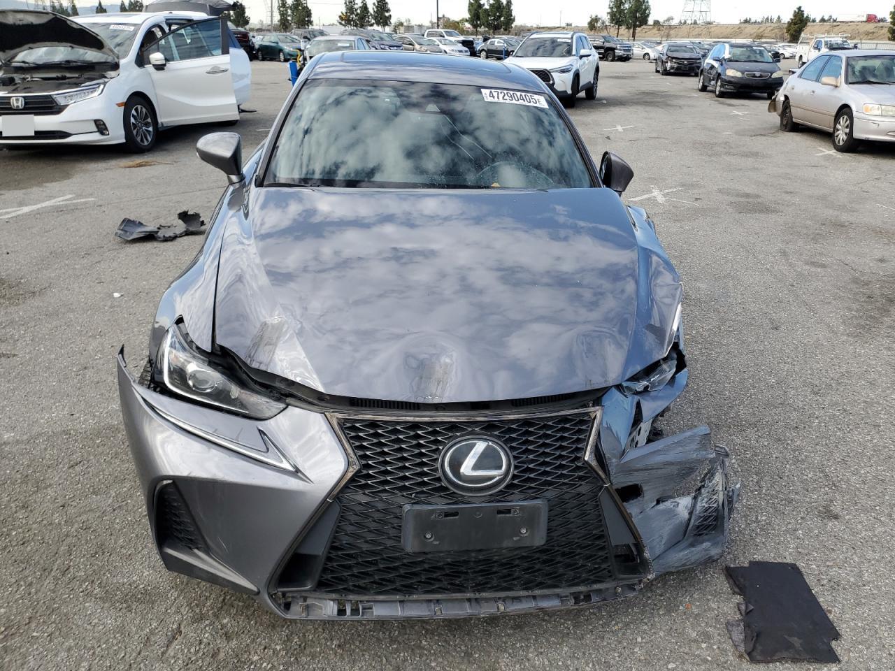 2017 LEXUS IS 200T - Фото 5